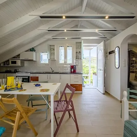 Dollhouse Loft Διαμέρισμα *